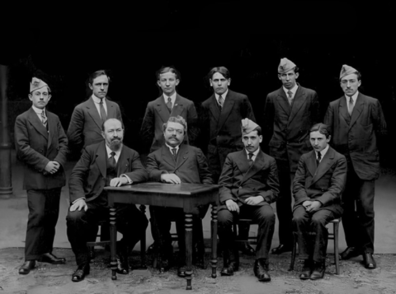 Georges 17 ans  (debout 2&egrave;me gauche)
Ecole des Officiers de St Cyr