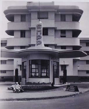 Poste essence quartier Bourgogne Casa
Architecte : G. Delarue
(1er plan Pierre-Yves Delarue (1949)